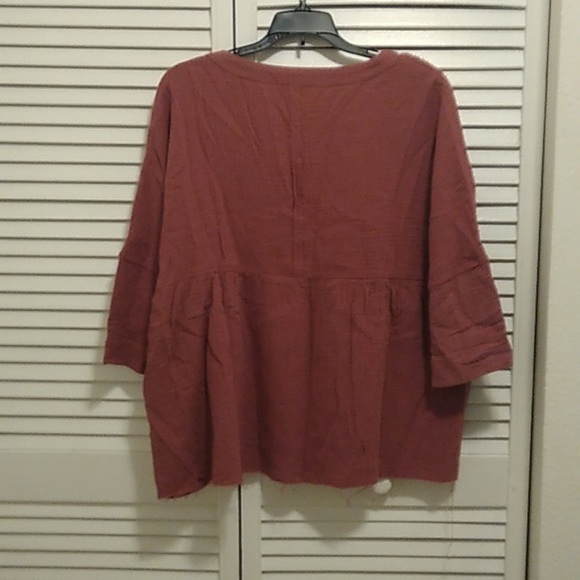 NWOT Women's quarter length sleeve top - Picture 5 of 5